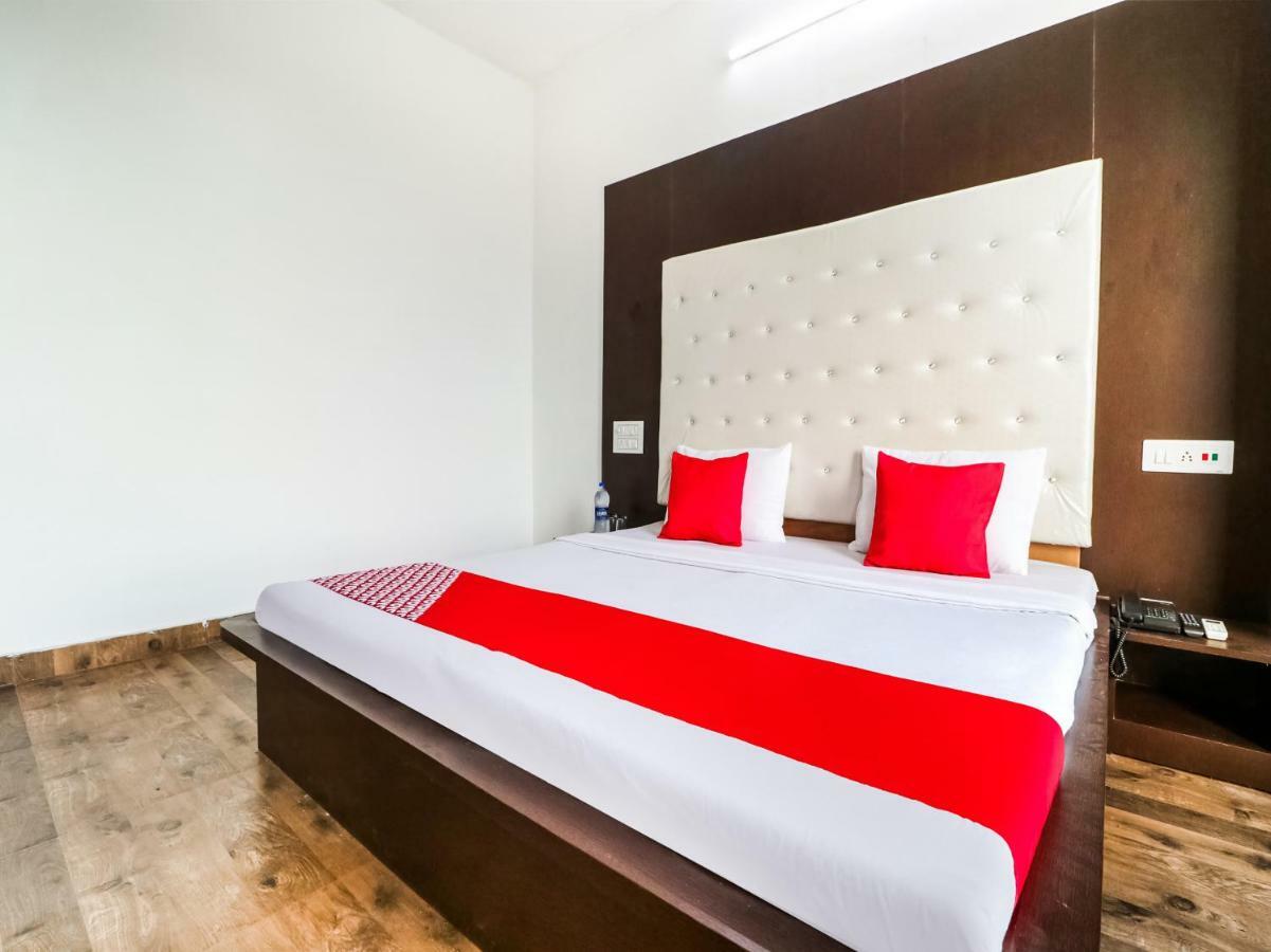 Oyo 47630 Grand Villa Moga ภายนอก รูปภาพ