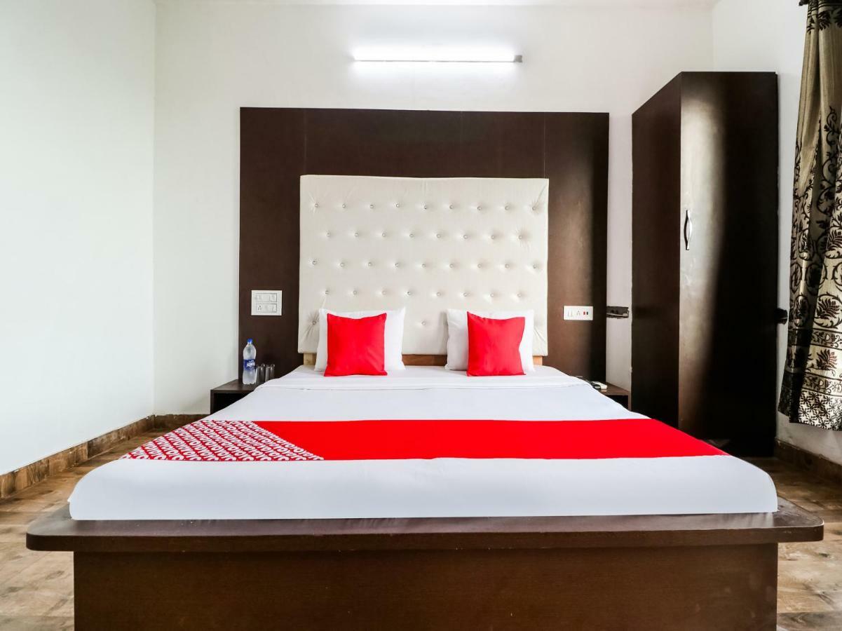 Oyo 47630 Grand Villa Moga ภายนอก รูปภาพ