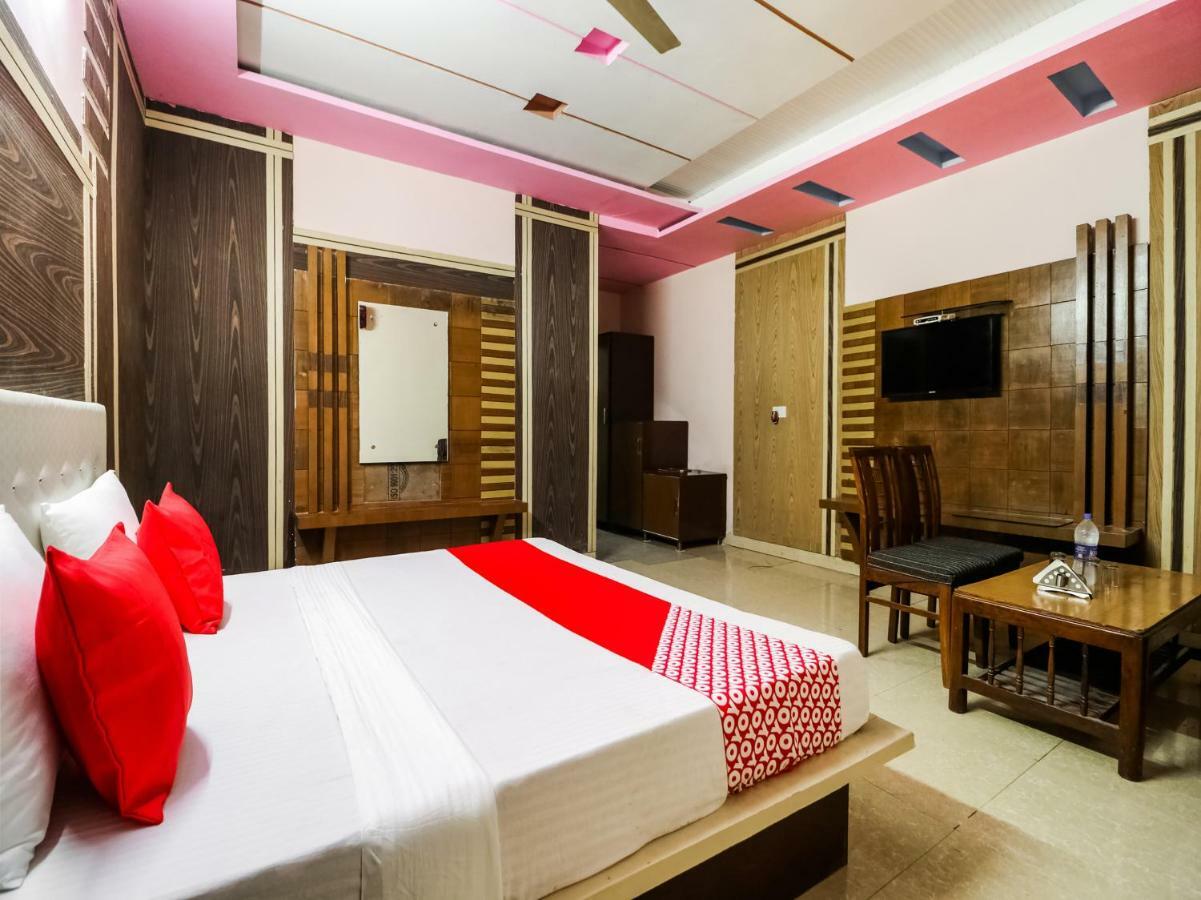 Oyo 47630 Grand Villa Moga ภายนอก รูปภาพ