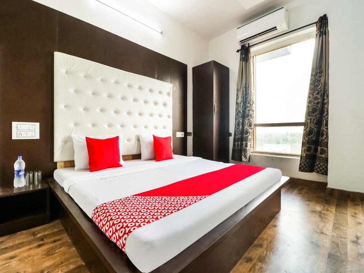 Oyo 47630 Grand Villa Moga ภายนอก รูปภาพ
