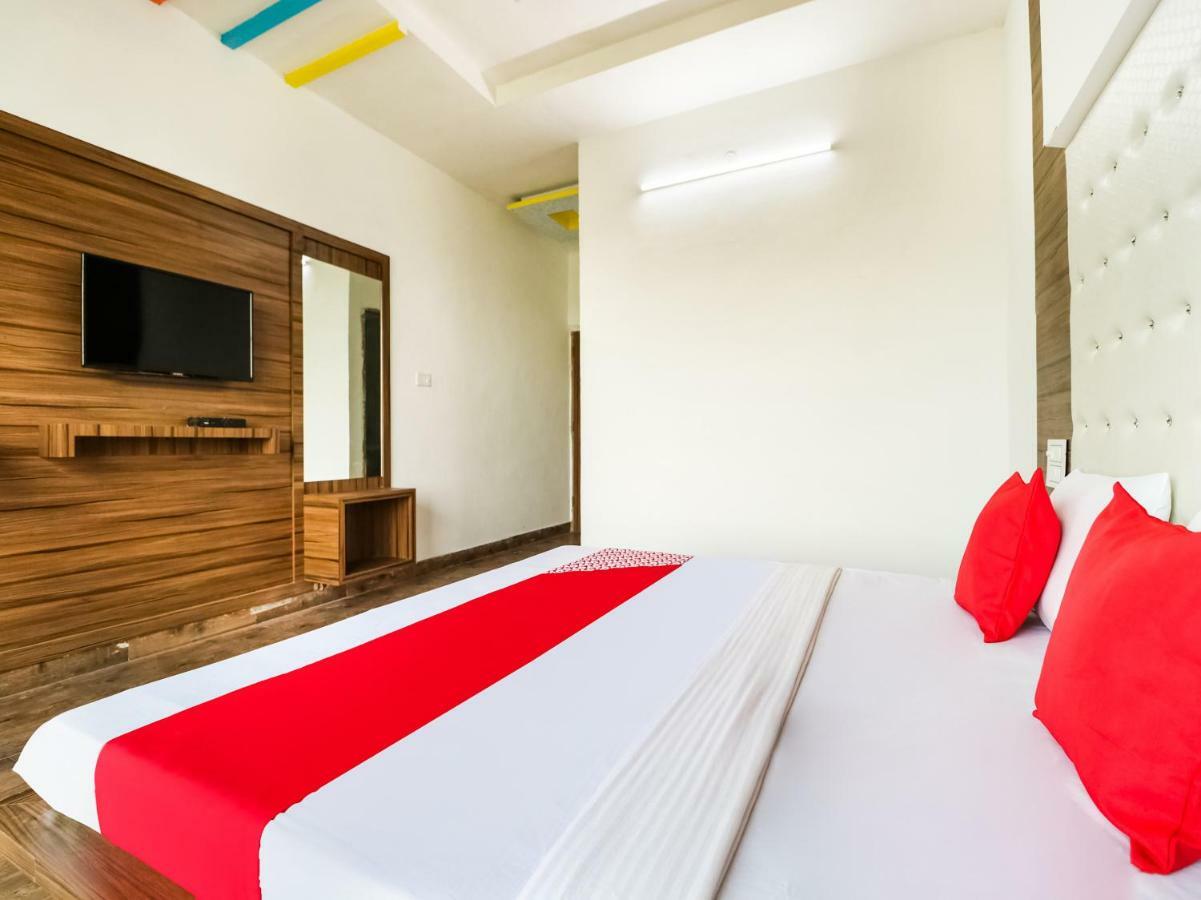Oyo 47630 Grand Villa Moga ภายนอก รูปภาพ